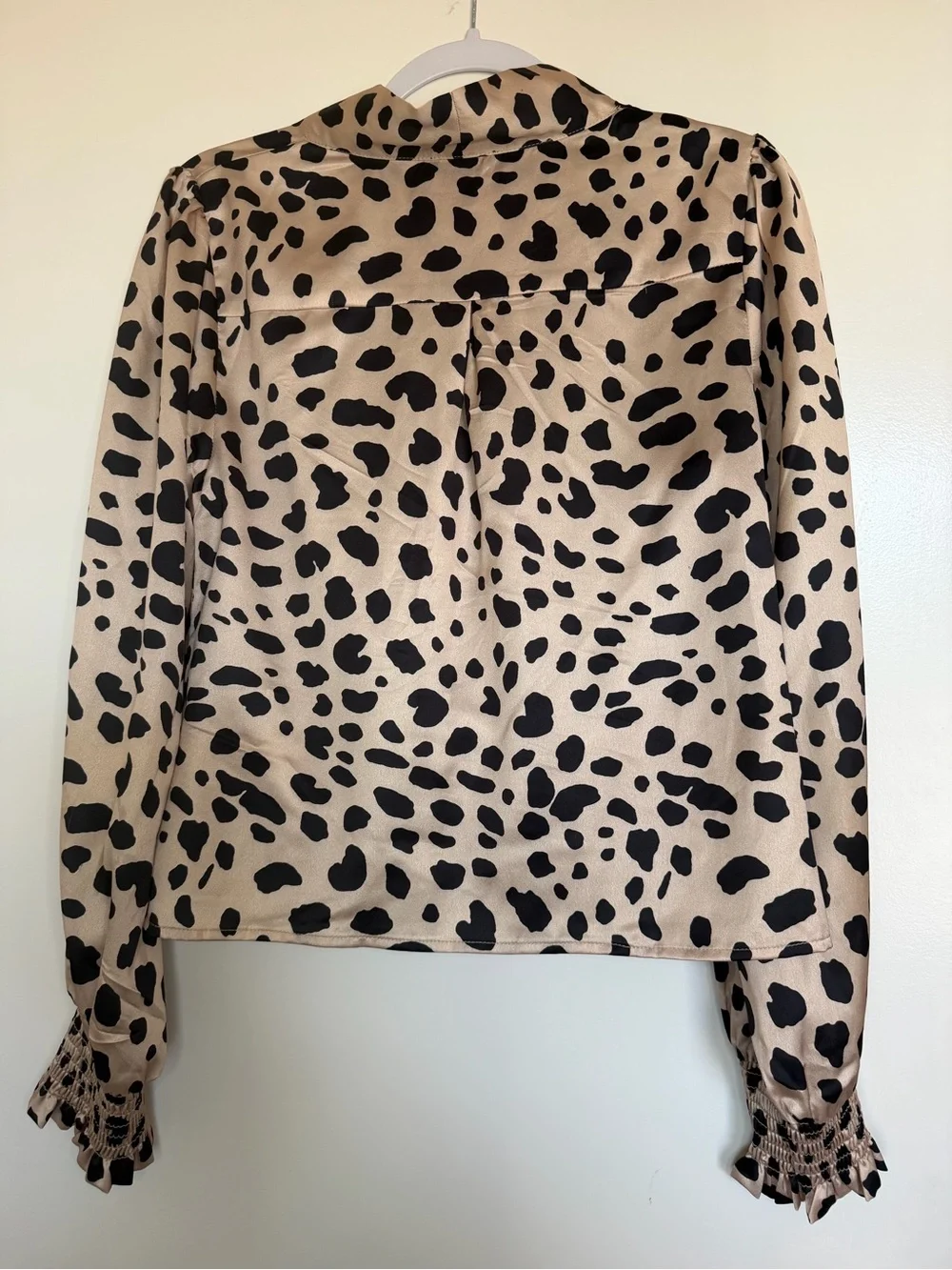 Aqua Beige and Black Leopard Twist Front Blouse - Picture 4 of 4